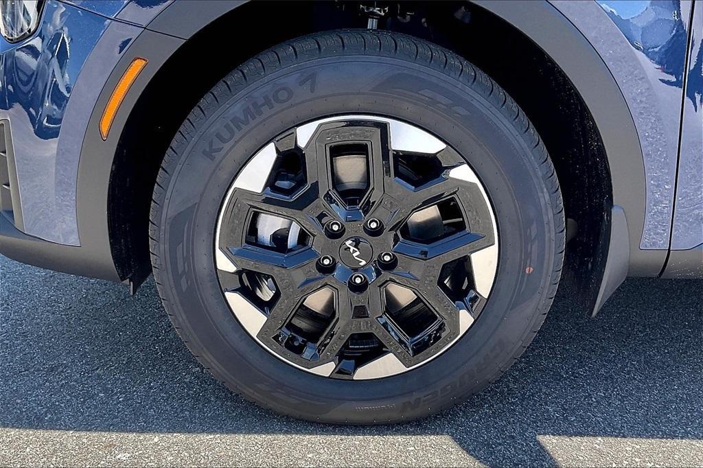 new 2025 Kia Sorento car, priced at $35,656