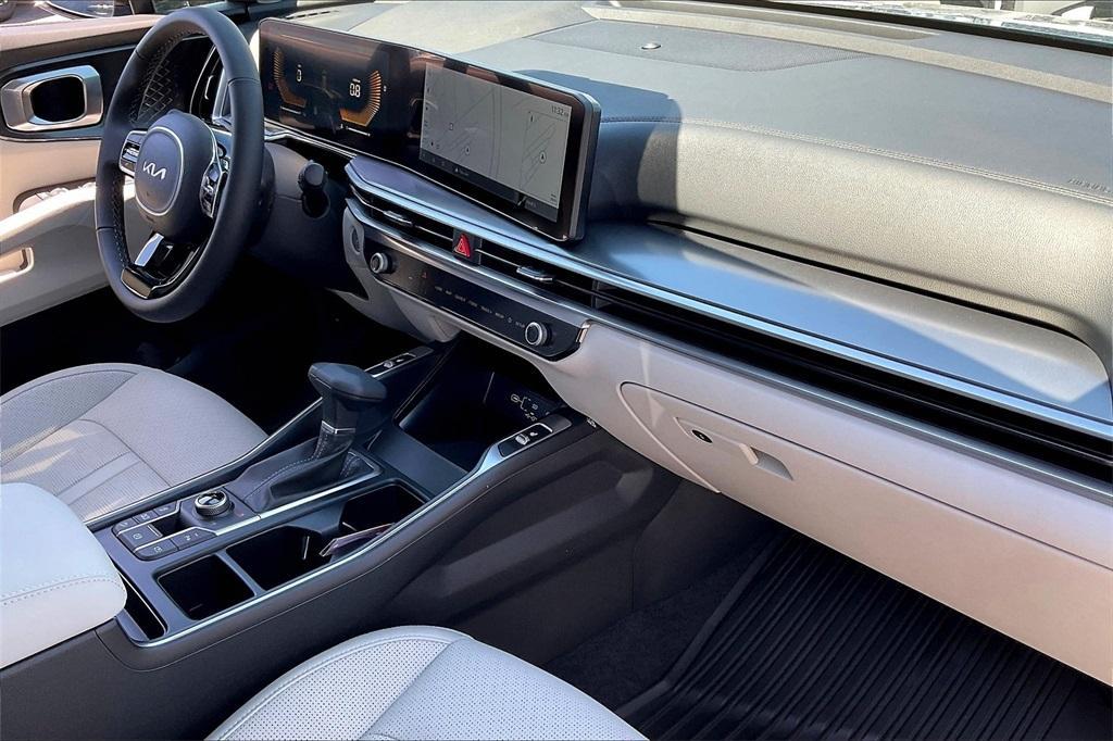 new 2025 Kia Sorento car, priced at $35,656