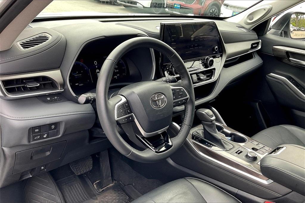 used 2023 Toyota Highlander car, priced at $38,767