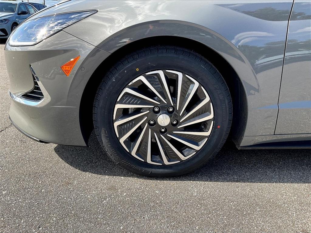 used 2022 Hyundai Sonata Hybrid car, priced at $18,997