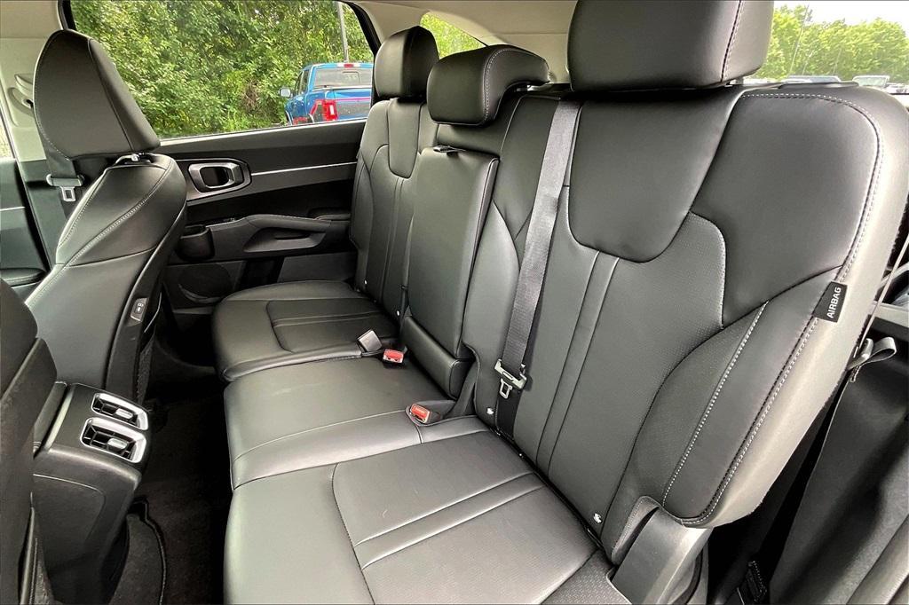 new 2025 Kia Sorento car, priced at $35,551