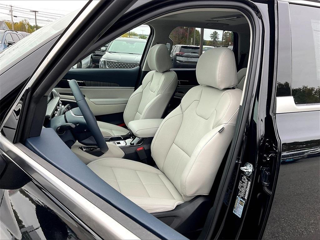 new 2025 Kia Telluride car, priced at $43,655