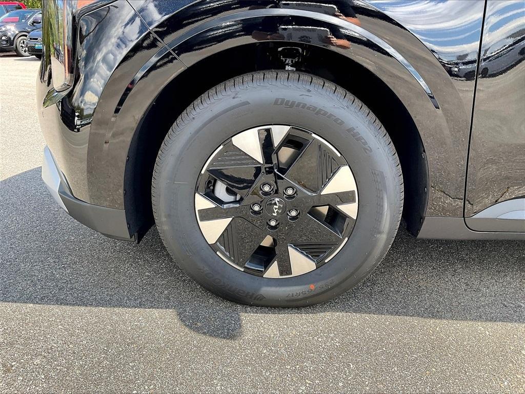 new 2026 Kia Carnival Hybrid car, priced at $40,827