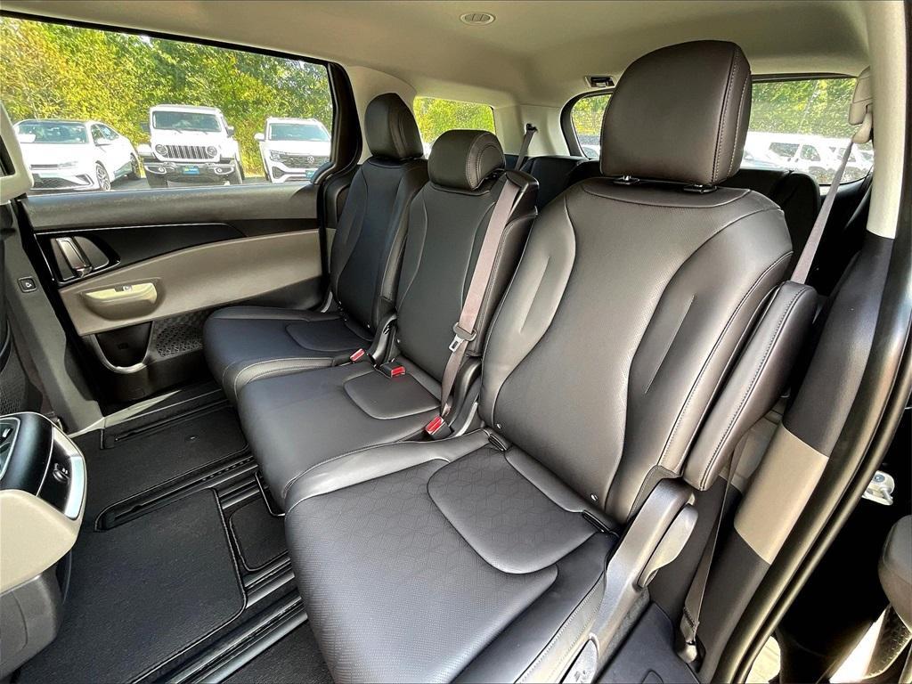 new 2026 Kia Carnival Hybrid car, priced at $40,827