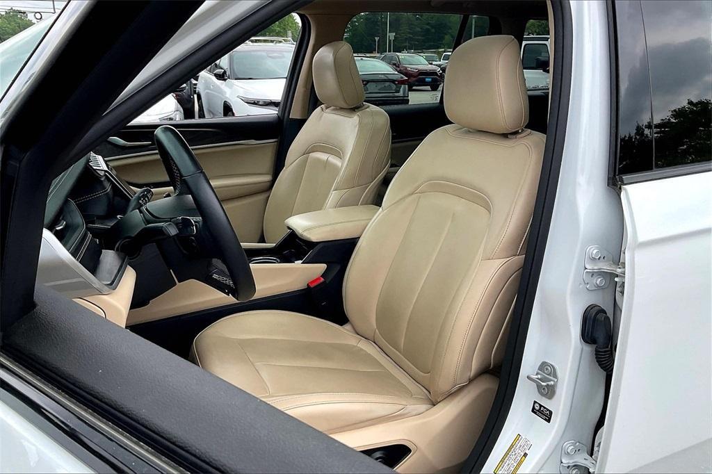 used 2022 Jeep Grand Cherokee car, priced at $29,989