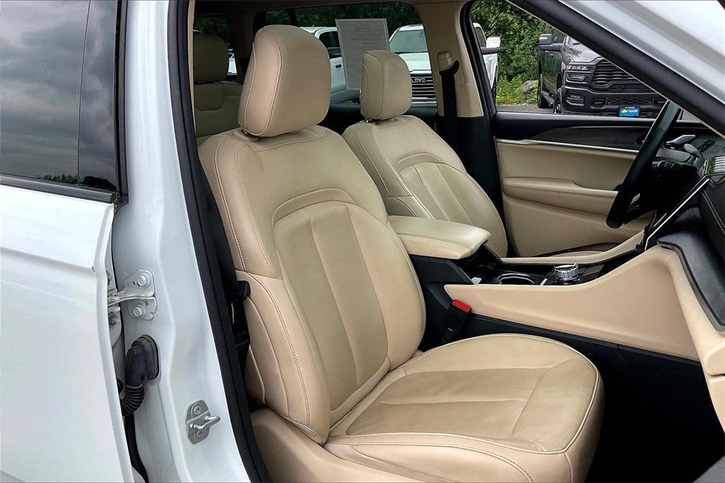 used 2022 Jeep Grand Cherokee car, priced at $29,989