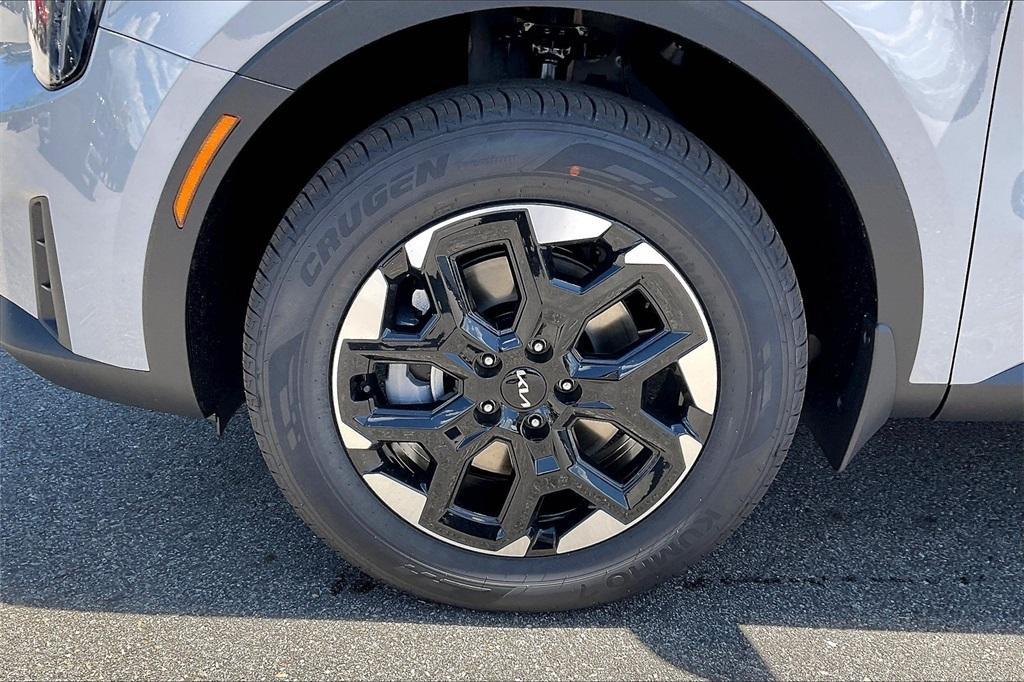 new 2025 Kia Sorento car, priced at $35,442