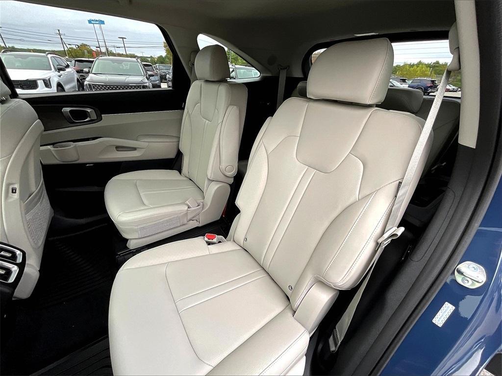 new 2026 Kia Sorento car, priced at $41,262