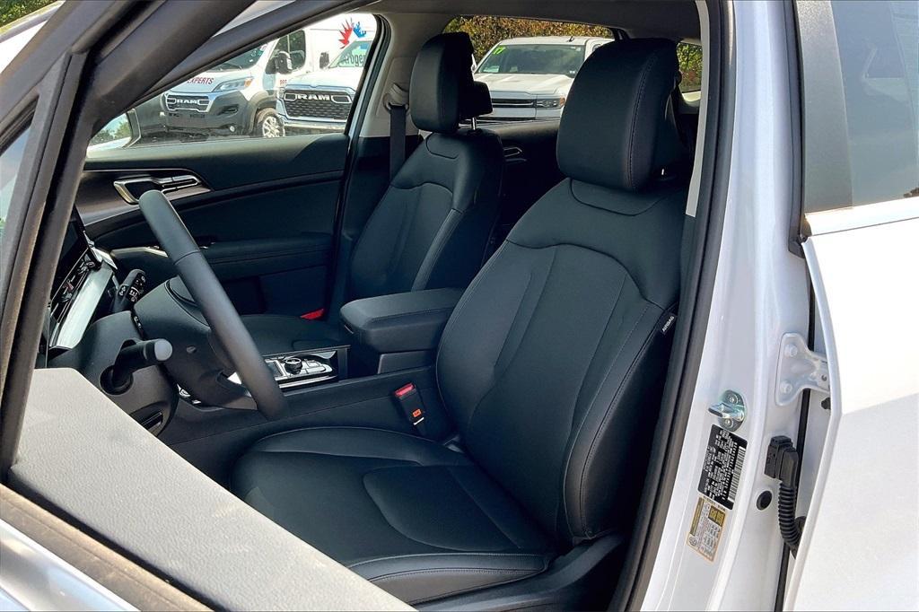 new 2025 Kia Sportage car, priced at $28,024