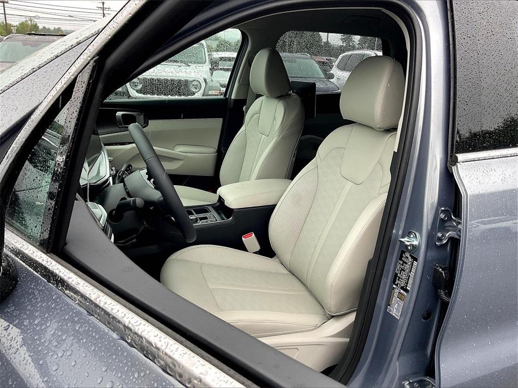 new 2025 Kia Sorento car, priced at $35,577