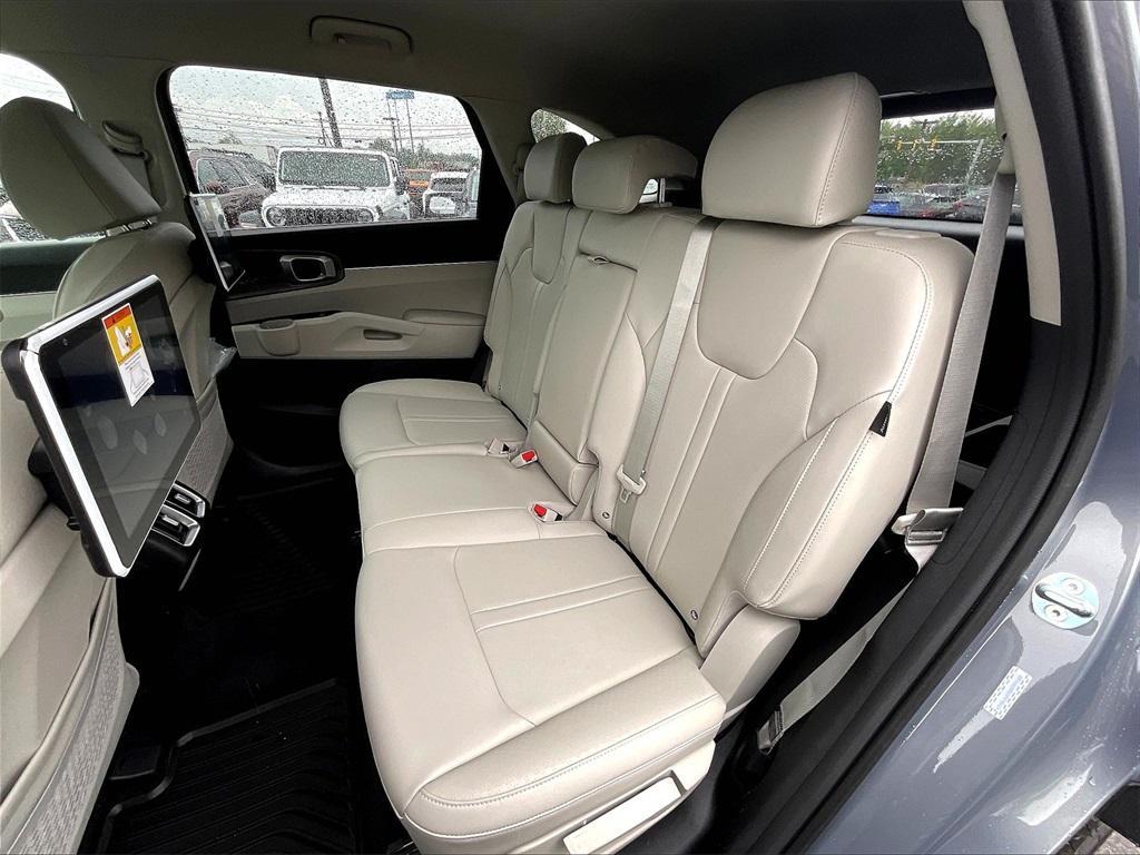 new 2025 Kia Sorento car, priced at $35,577