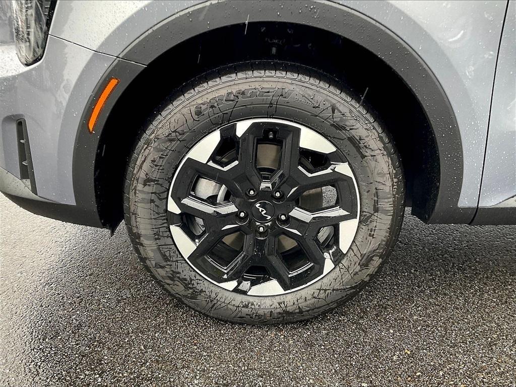 new 2025 Kia Sorento car, priced at $35,577