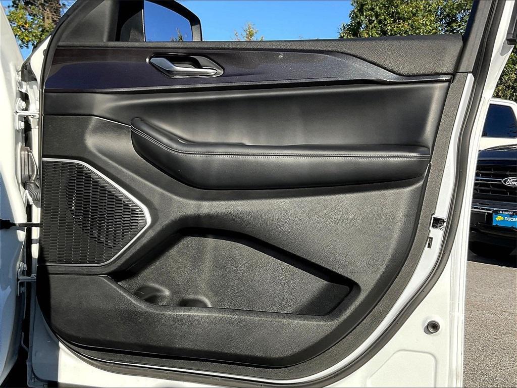 used 2022 Jeep Grand Cherokee car, priced at $28,404