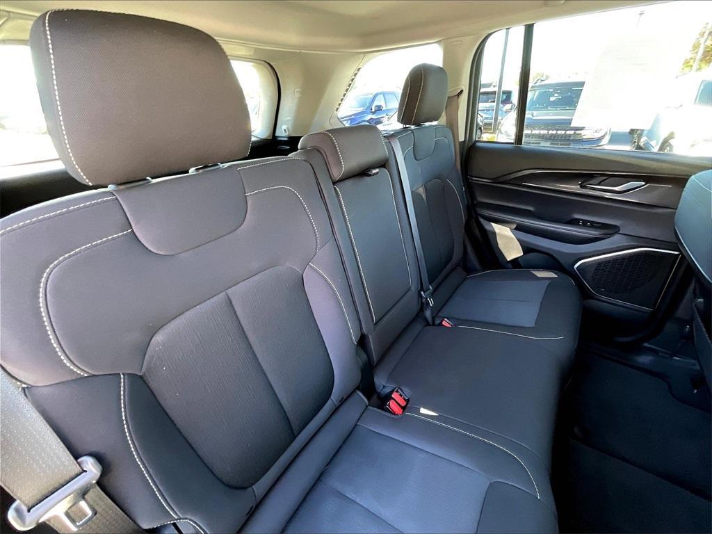 used 2022 Jeep Grand Cherokee car, priced at $28,404