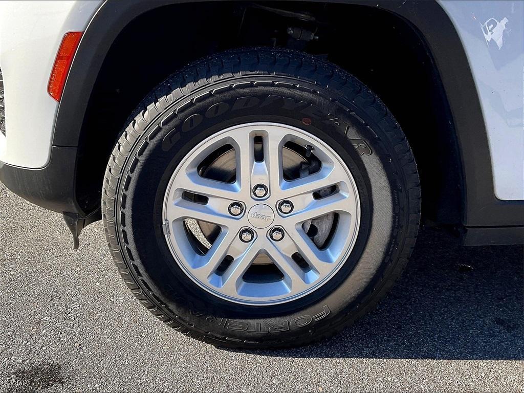 used 2022 Jeep Grand Cherokee car, priced at $28,404