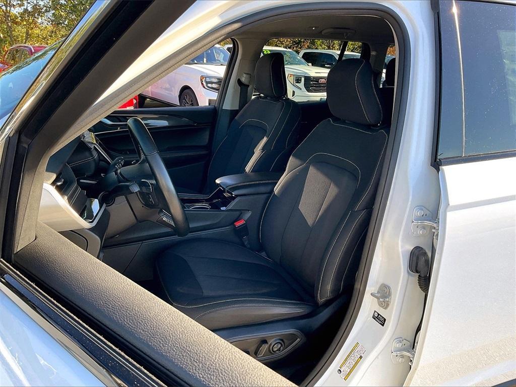 used 2022 Jeep Grand Cherokee car, priced at $28,404