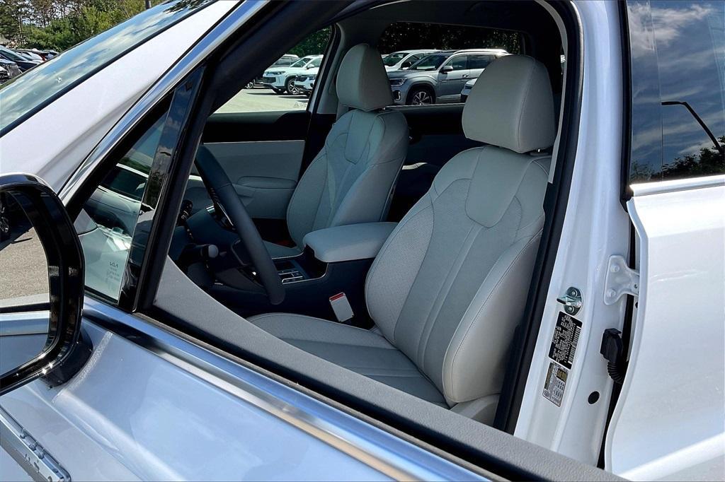 new 2025 Kia Sorento car, priced at $34,849