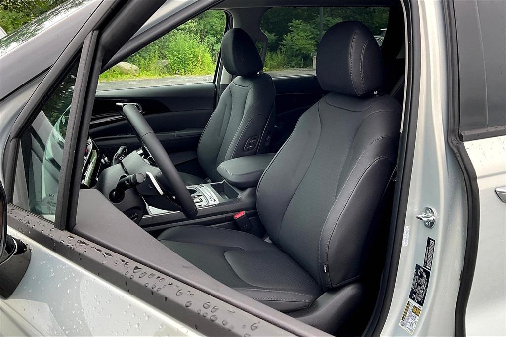 new 2026 Kia Carnival Hybrid car, priced at $54,285
