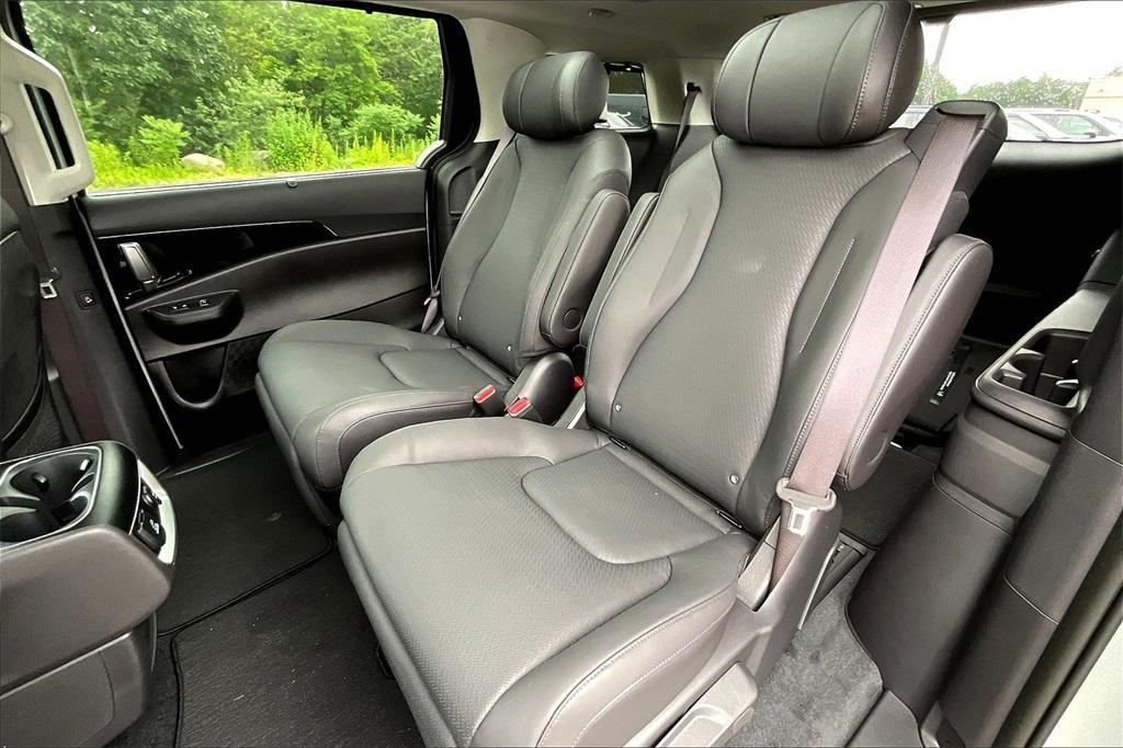 new 2026 Kia Carnival Hybrid car, priced at $54,285
