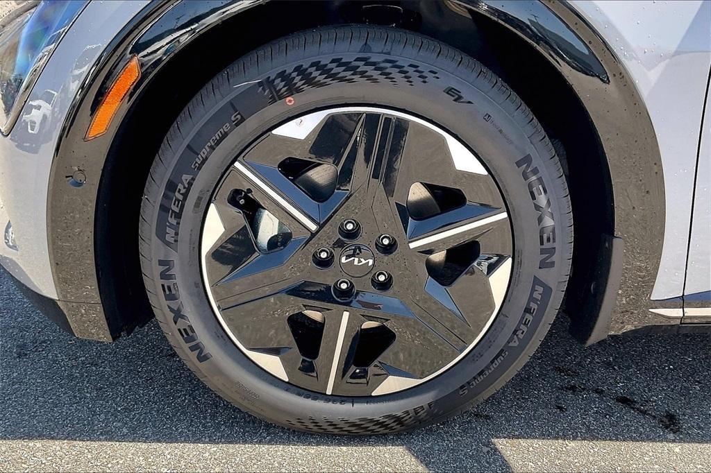 new 2025 Kia EV6 car, priced at $40,804