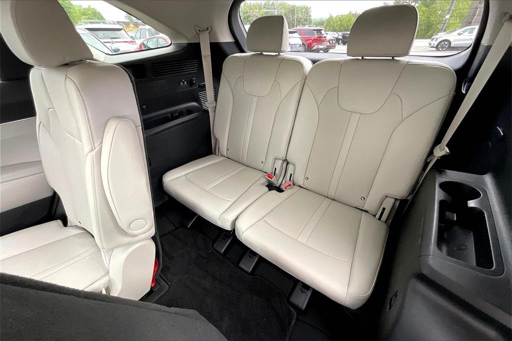 used 2022 Kia Sorento Hybrid car, priced at $24,844