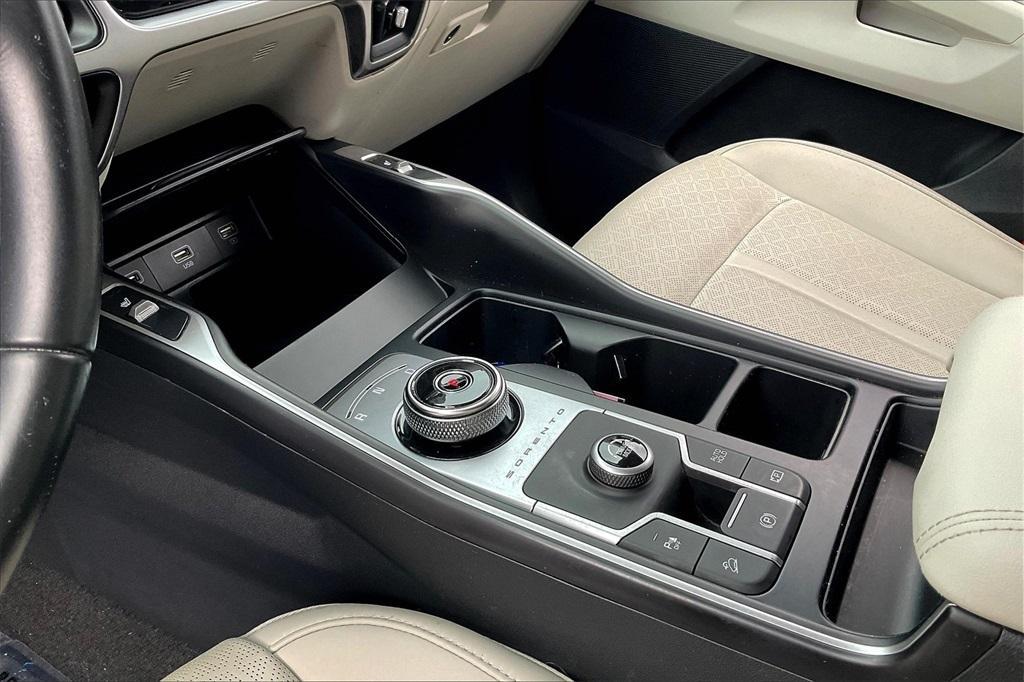 used 2022 Kia Sorento Hybrid car, priced at $24,844