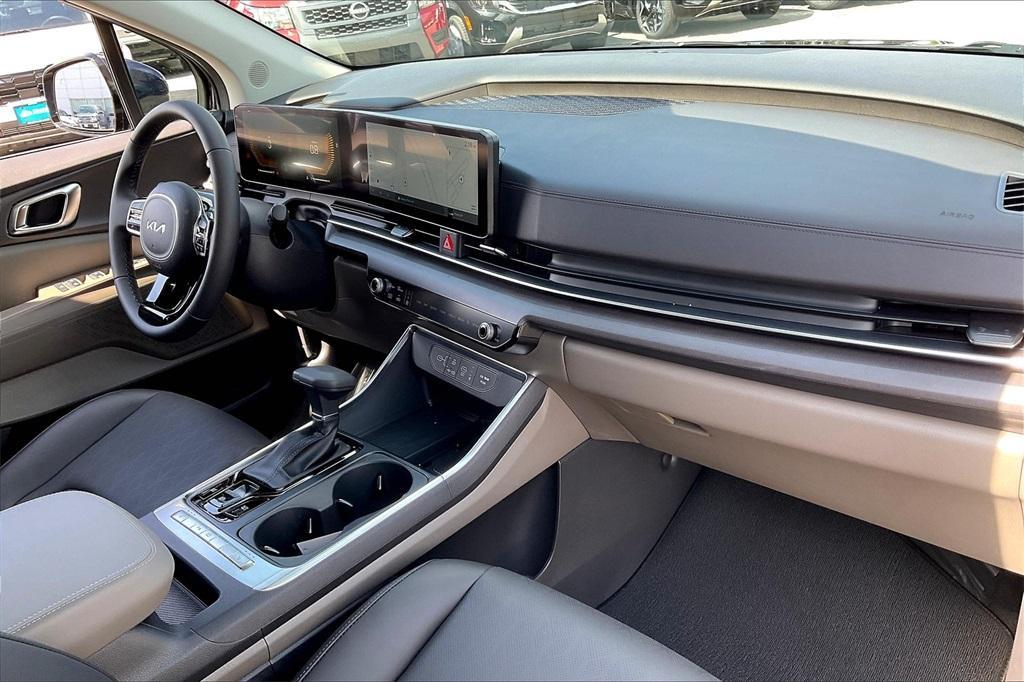 new 2025 Kia Carnival car, priced at $37,986