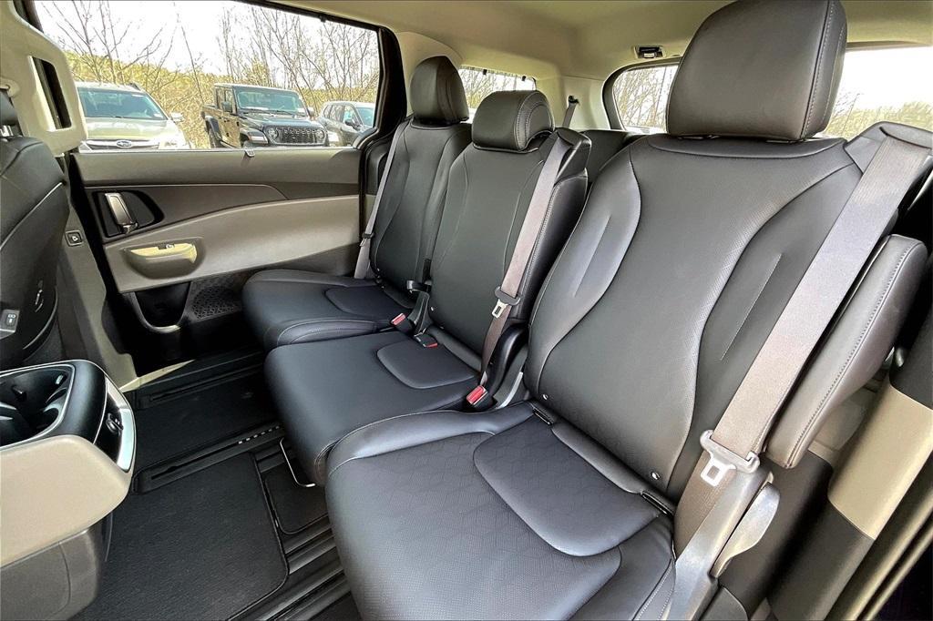new 2025 Kia Carnival car, priced at $37,986