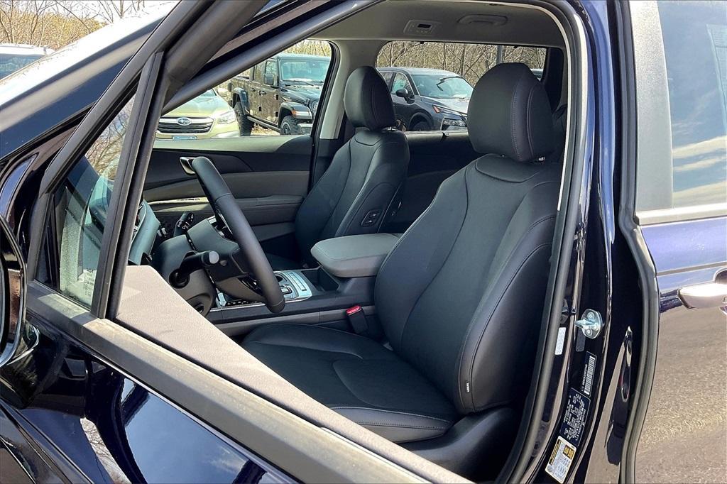 new 2025 Kia Carnival car, priced at $37,986