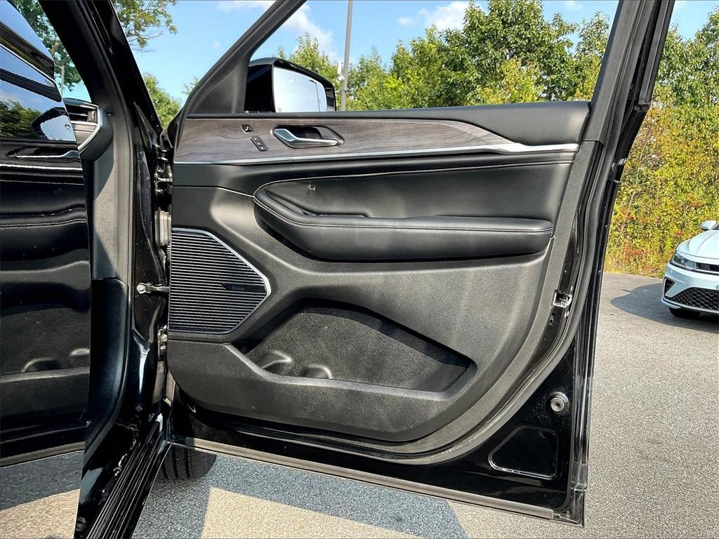 used 2022 Jeep Grand Cherokee car, priced at $34,227