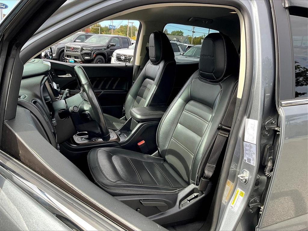 used 2022 GMC Canyon car, priced at $35,963