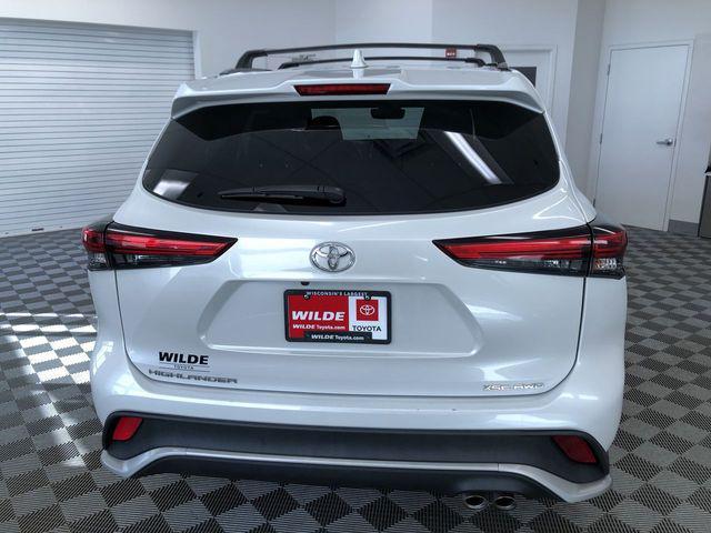 used 2022 Toyota Highlander car, priced at $39,995