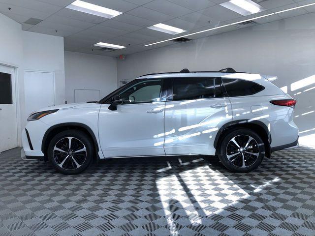 used 2022 Toyota Highlander car, priced at $39,995