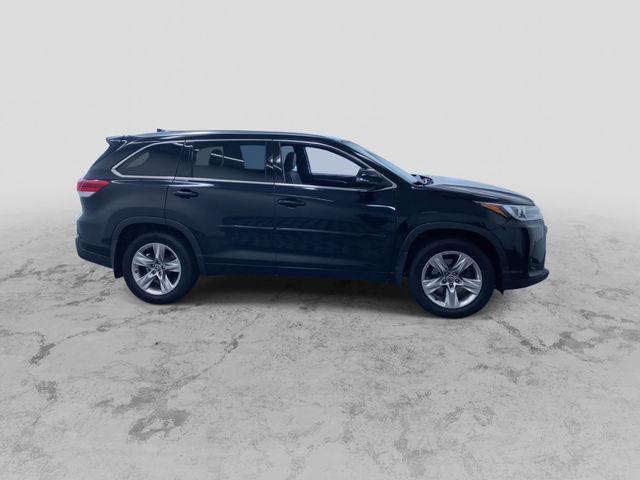 used 2017 Toyota Highlander car, priced at $16,995