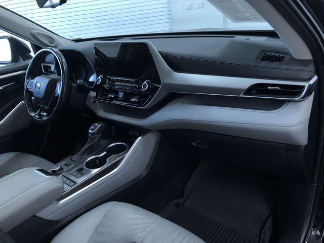 used 2020 Toyota Highlander car, priced at $35,995