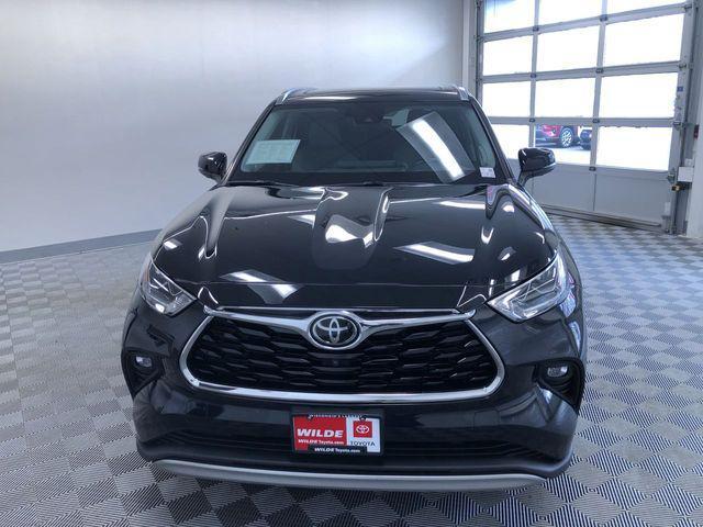 used 2020 Toyota Highlander car, priced at $35,995