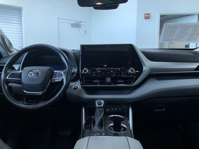 used 2020 Toyota Highlander car, priced at $35,995
