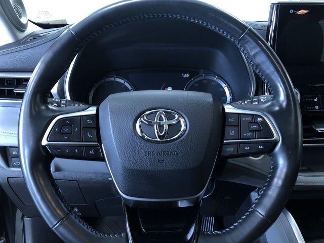 used 2020 Toyota Highlander car, priced at $35,995