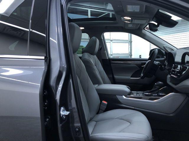 new 2025 Toyota Highlander Hybrid car, priced at $55,803