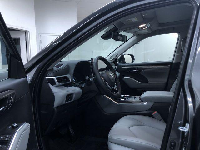 new 2025 Toyota Highlander Hybrid car, priced at $55,803