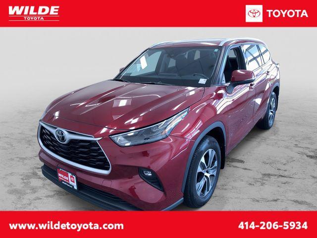 used 2022 Toyota Highlander car, priced at $35,994