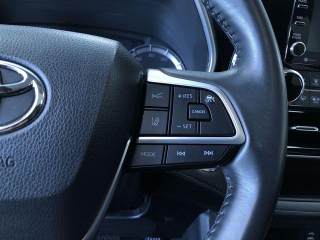 used 2022 Toyota Highlander car, priced at $35,994