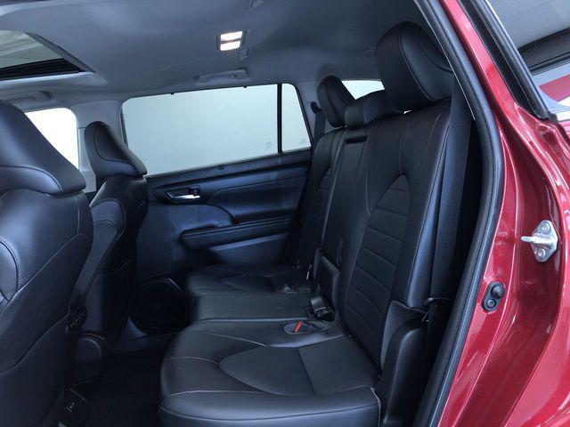 used 2022 Toyota Highlander car, priced at $35,994