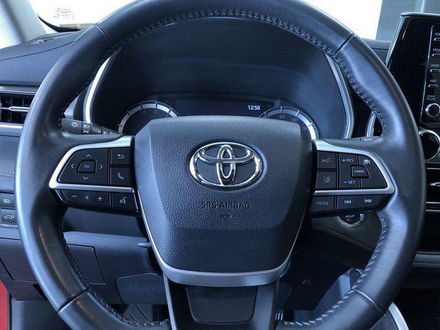 used 2022 Toyota Highlander car, priced at $35,994