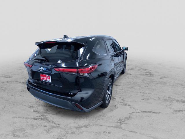 used 2022 Toyota Highlander car, priced at $31,966