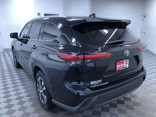 used 2022 Toyota Highlander car, priced at $31,966
