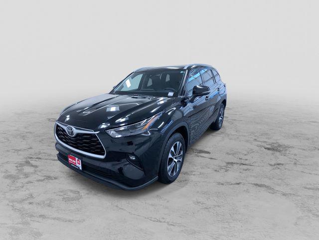used 2022 Toyota Highlander car, priced at $31,966