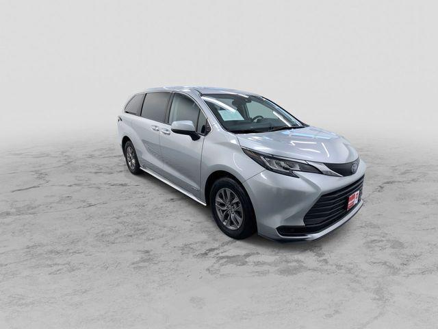 used 2021 Toyota Sienna car, priced at $30,995