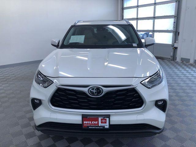 used 2020 Toyota Highlander car, priced at $25,995