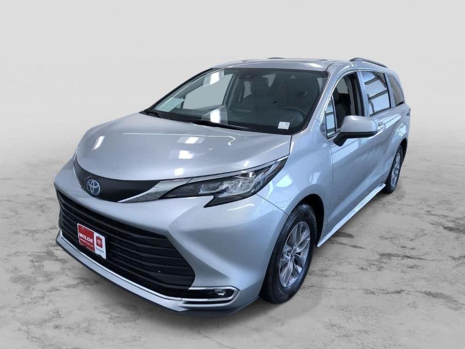 used 2023 Toyota Sienna car, priced at $40,995